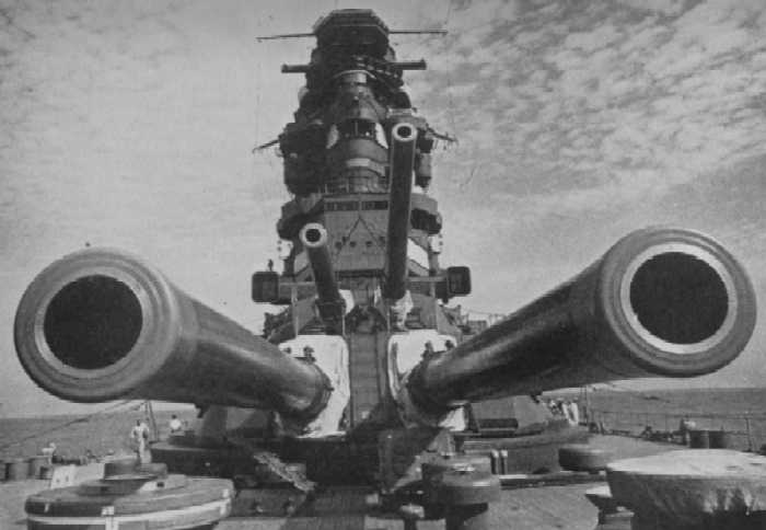 Nagato3a.jpg - HIJMS Nagato massive 16" forward guns