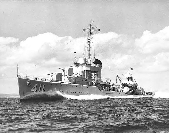 anderson1.jpg - USS Anderson steaming at full speed