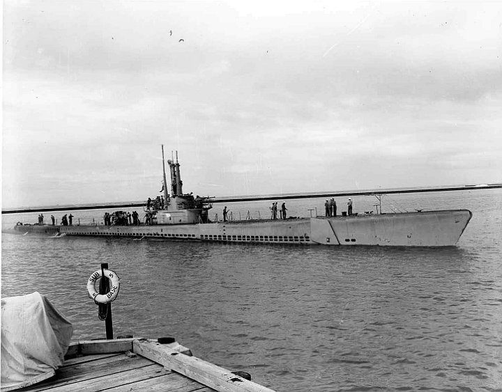 USS_Apogon.jpg - USS Apogon during the war