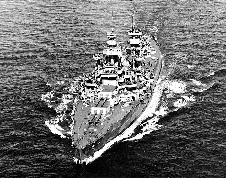 USS_Arkansas_BB-33.jpg - USS Arkansas underway on 11 April 1944