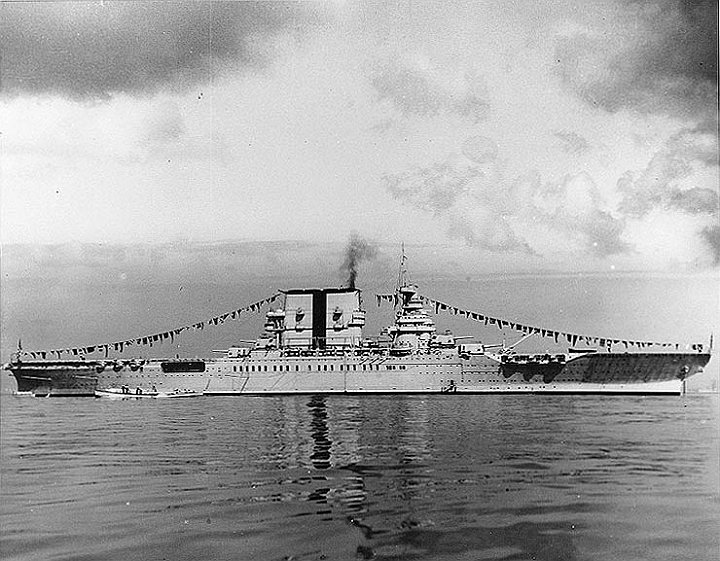 USS_Saratoga_CV-3_flagged_for_Navy_Day_1932.jpg - USS Saratoga, her distinctive funnel stripe clearly visible, with all flags up for Navy Day on 27 October 1932