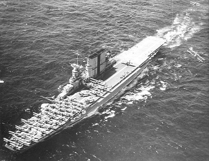 saratoga-cv3.jpg - USS Saratoga with a flight of bi-planes on deck