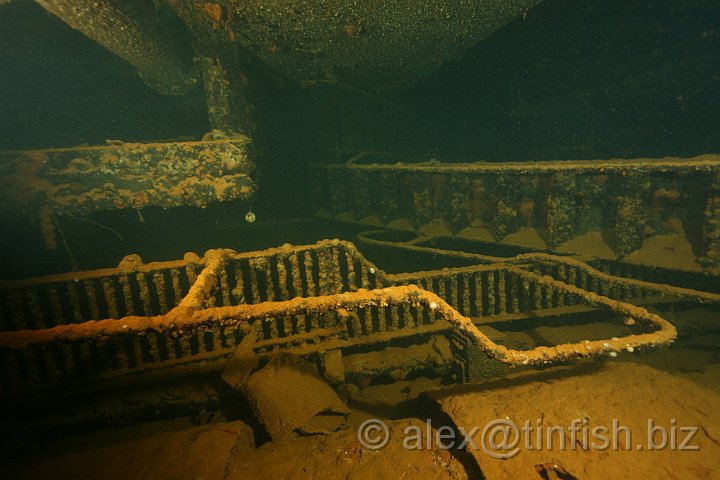 Kiyosumi_Maru-081.JPG - Into the Engine Room