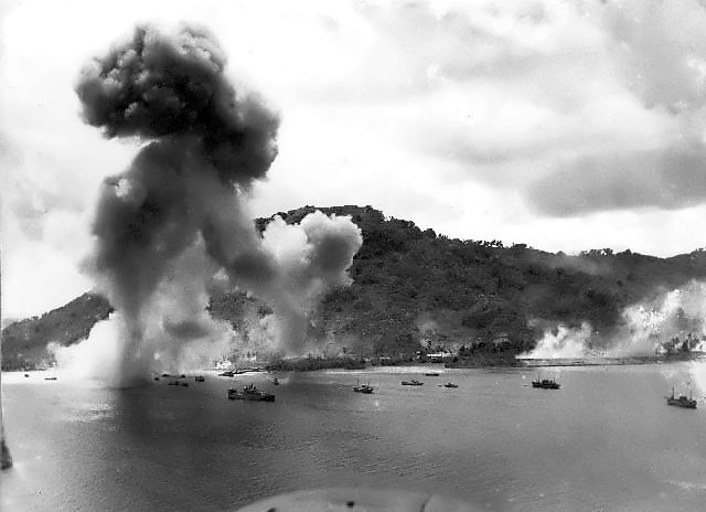 Navy_bombers_attack_Japanese_warships_during_raid_on_Truk.jpg