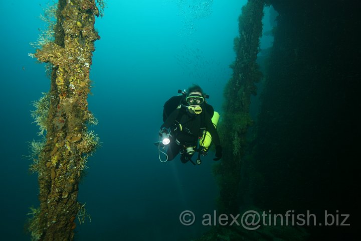 Rio_De_Janeiro_Maru-273.JPG - Swimming into the hold