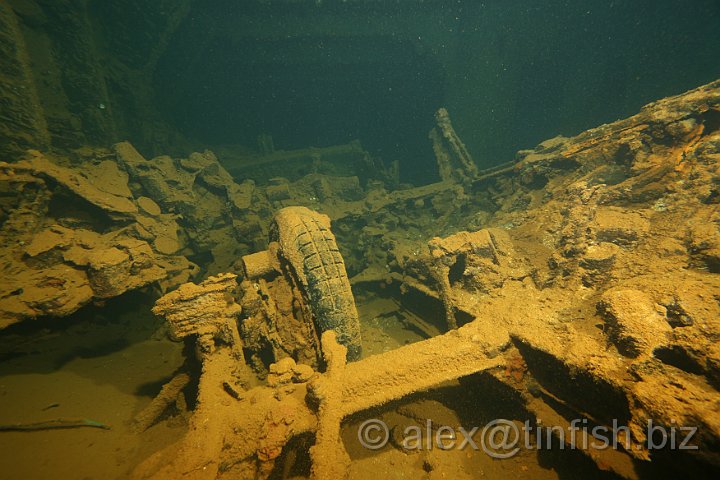 Sankisan_Maru-009.JPG - Truck Remains