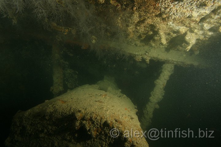 HNLMS_De_Ruyter-117.JPG - Looking inside the gun turret