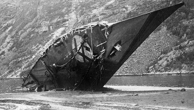 Bernd_von_Arnim_scuttled.jpg - The scuttled wreck of the Bernd von Arnim in the Rombaksfjord.