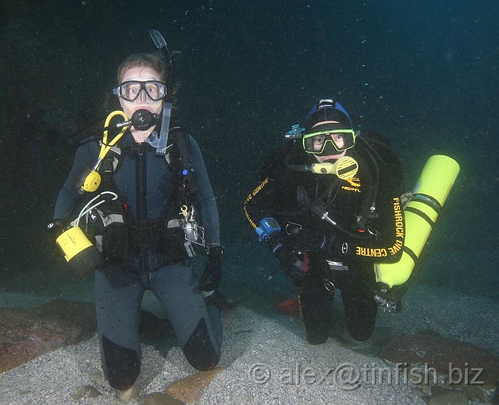 South_West_Rocks_Feb10-572.JPG - Joann looks like she's seen a ghost (or very BIG shark behind me!!), whilst Maz enjoys her dive in a wetsuit after the boot fell off her drysuit!