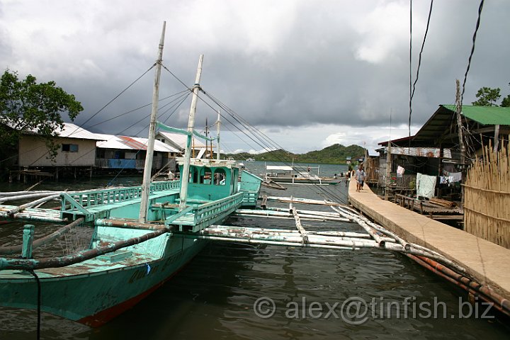 IMG_2019.JPG - Discovery Divers bar & jetty