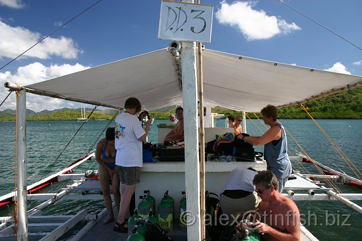 IMG_2052.JPG - Getting ready for another days diving