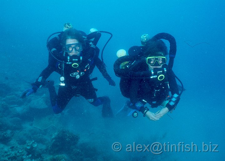 Scan424.jpg - Maz & Marion try the KISS rebreather