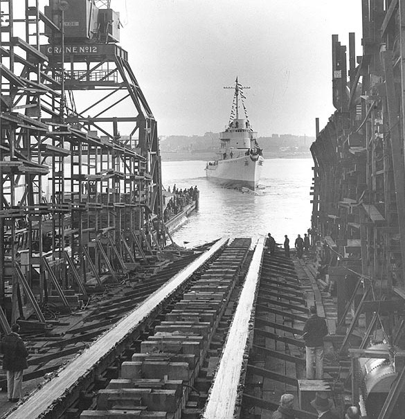 USS_Aaron_Ward_photo-3.jpg - USS Aaron Ward is launched